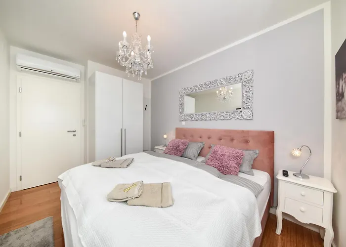 Mm Luxury Apartments Diamond & Silver