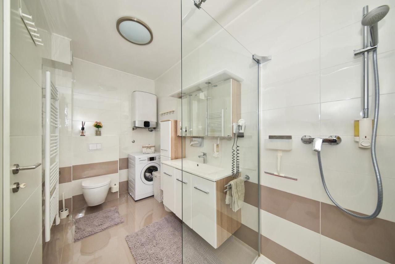 Apartment Mm Luxury Diamond & Silver