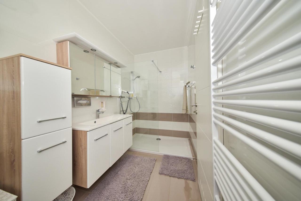 Mm Luxury Diamond & Silver Apartment
