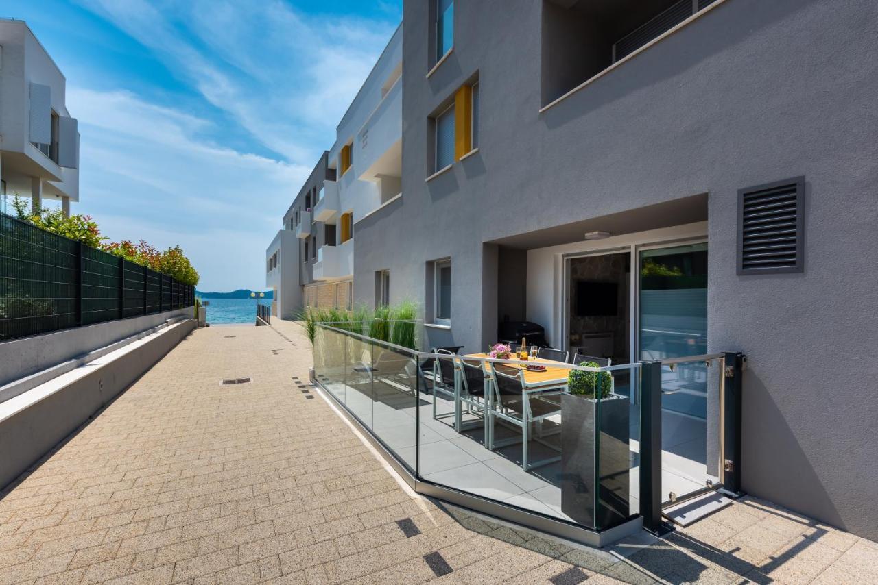 Apartment Mm Luxury Diamond & Silver
