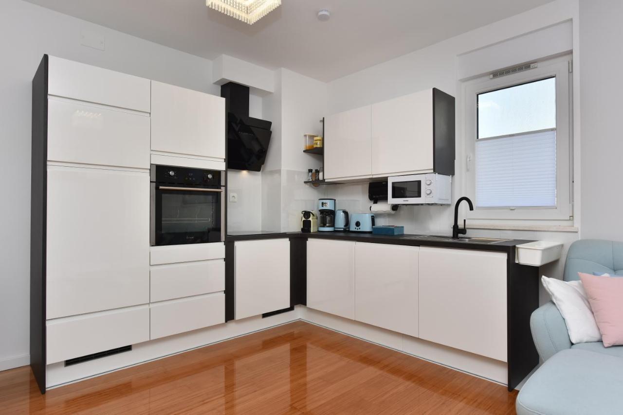Apartment Mm Luxury Diamond & Silver