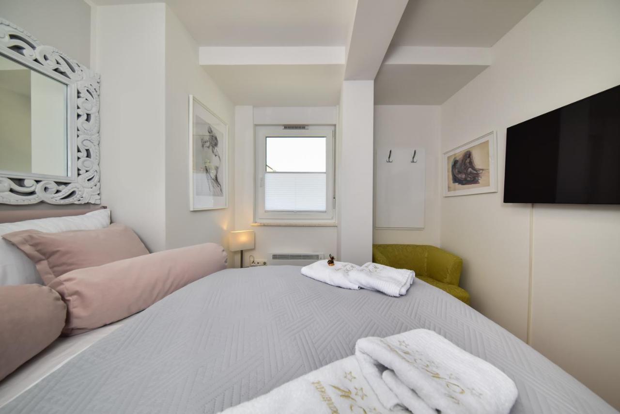 Apartment Mm Luxury Diamond & Silver