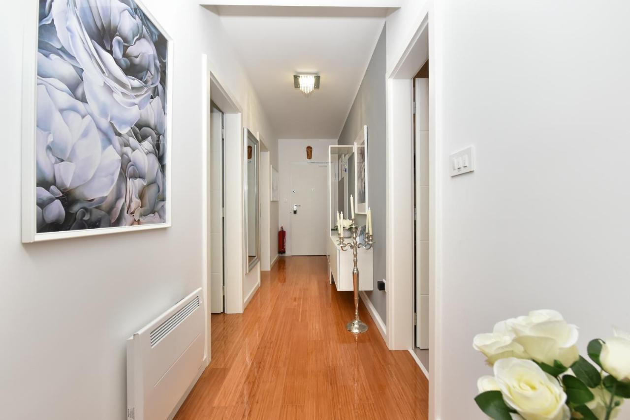 Apartment Mm Luxury Diamond & Silver *