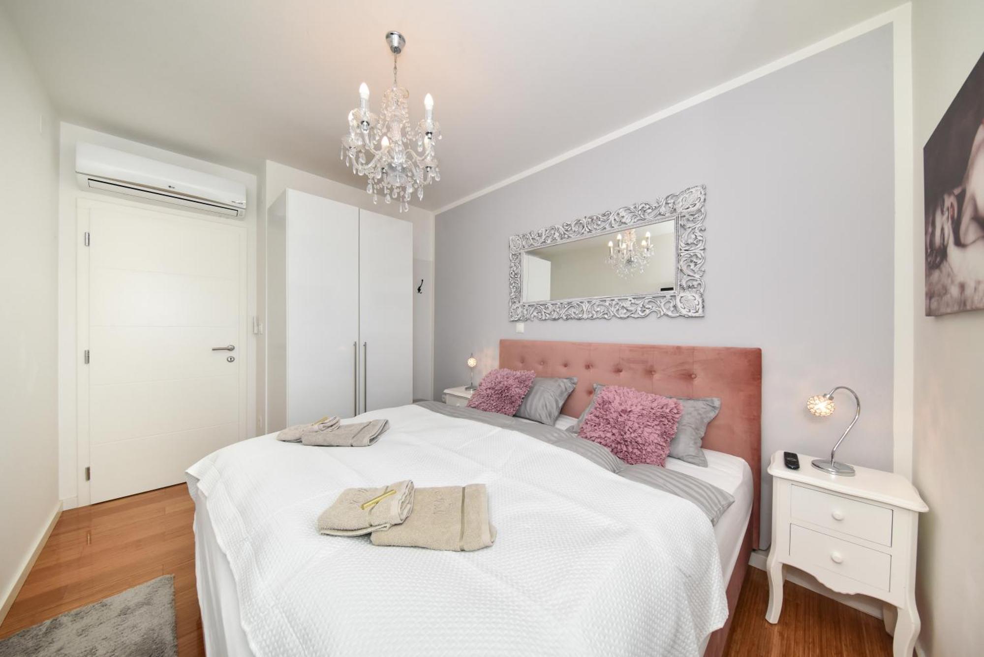 Apartment Mm Luxury Diamond & Silver